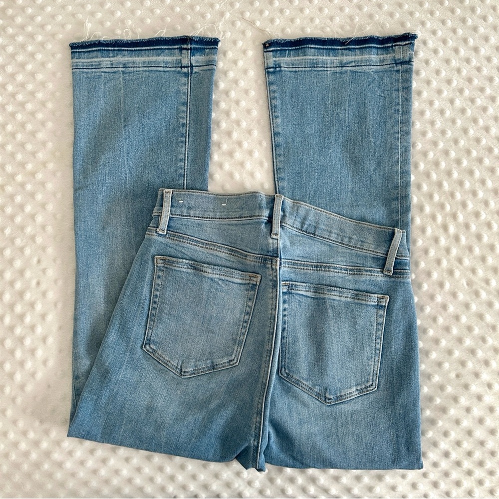 High Rise Capri Frayed Hem Jeans